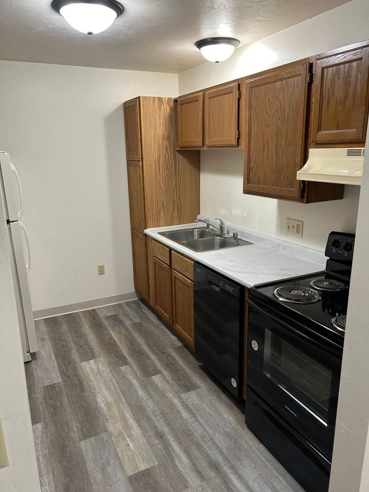 220 Valley Road Appleton WI - Photo 7 of 26