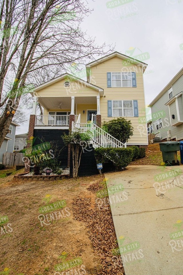 1005 Edgefield St - Photo 2 of 38