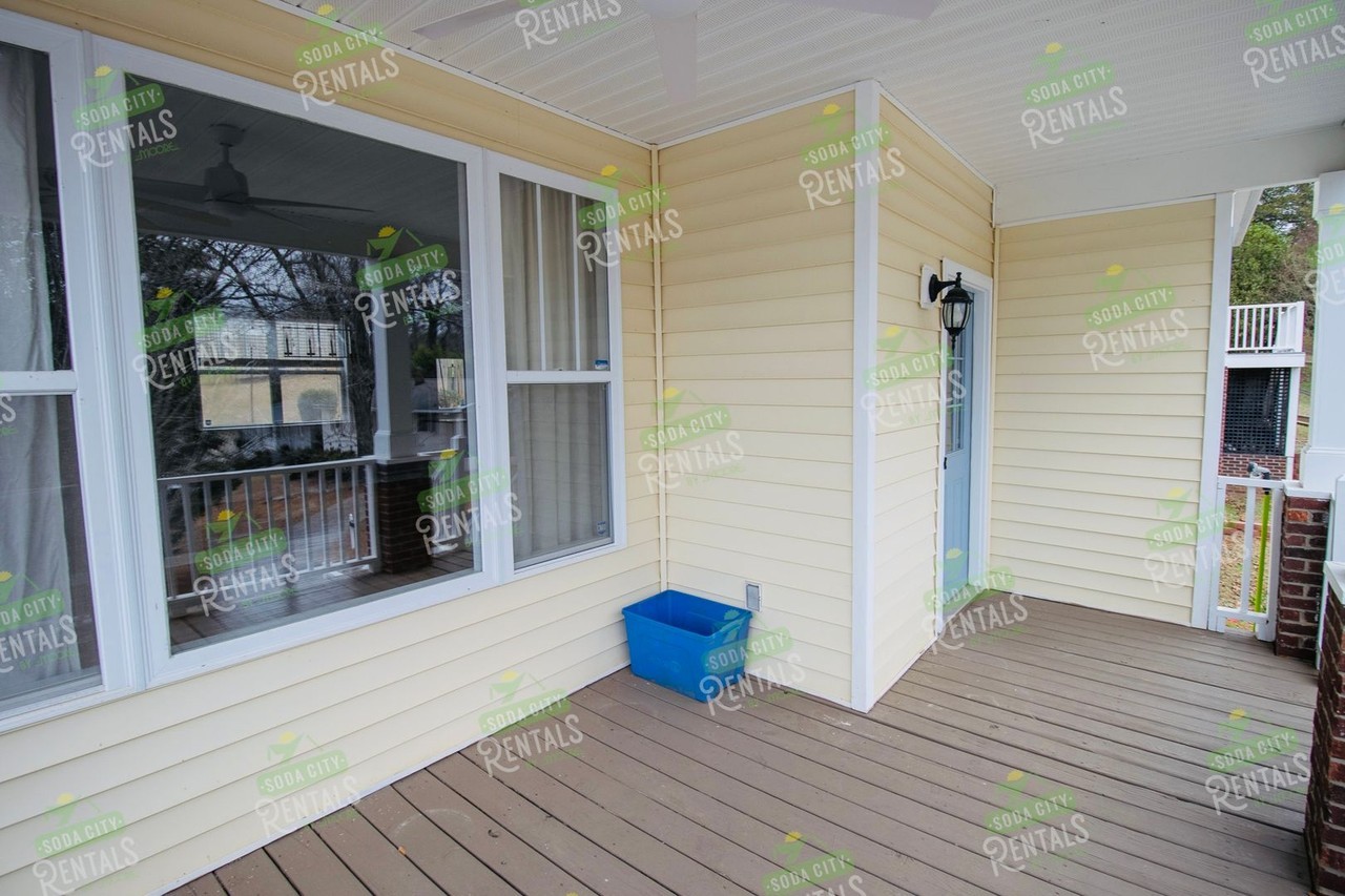 1005 Edgefield St - Photo 5 of 38