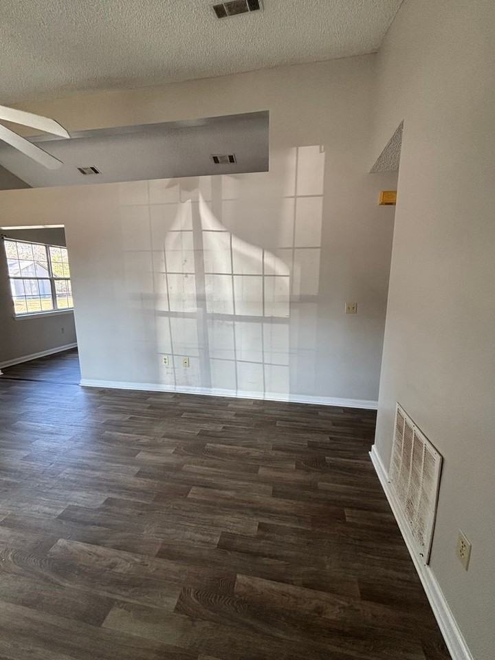 228 228 NE Jamey Lane - Photo 3 of 17