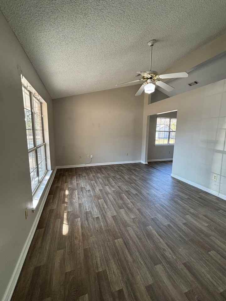 228 228 NE Jamey Lane - Photo 4 of 17