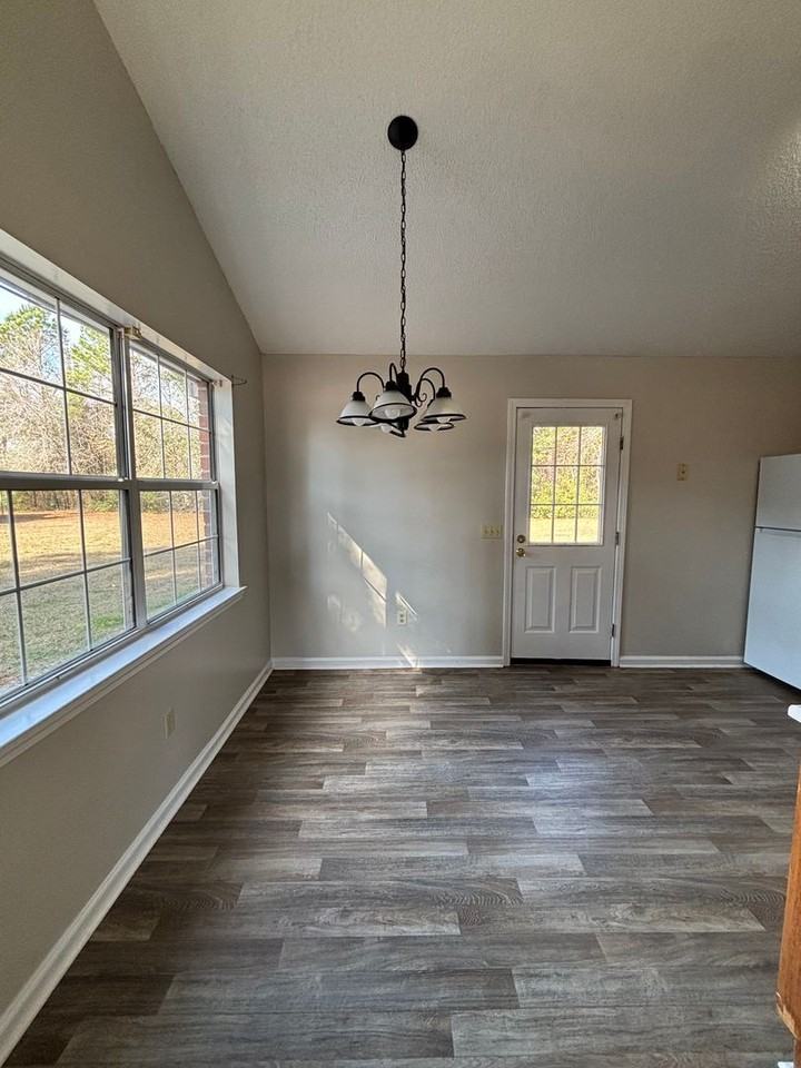 228 228 NE Jamey Lane - Photo 5 of 17