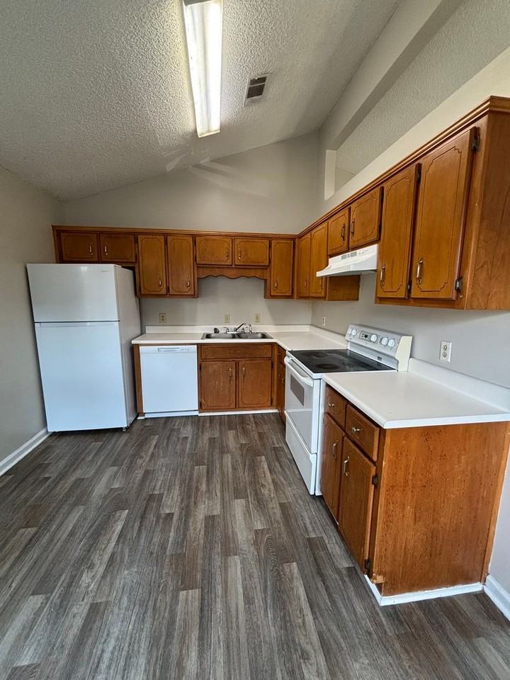 228 228 NE Jamey Lane - Photo 6 of 17