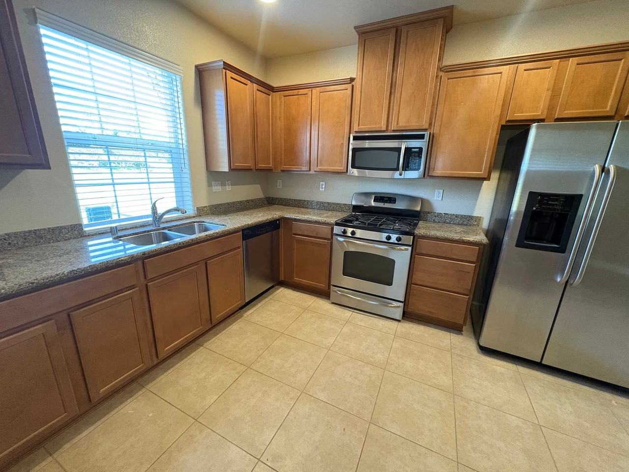 139 Talmont Cir - Photo 3 of 18