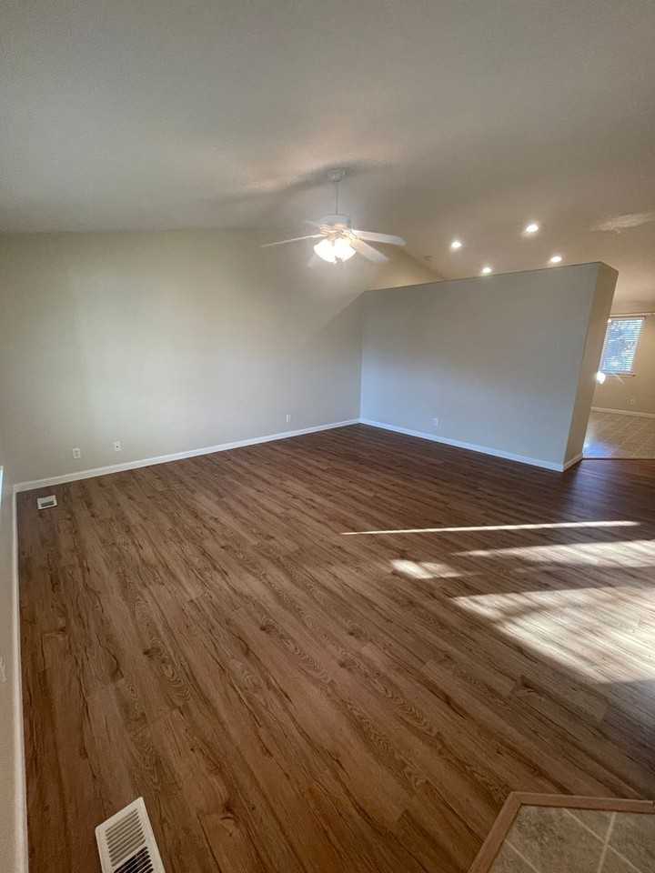 677 E Milton St - Photo 5 of 19