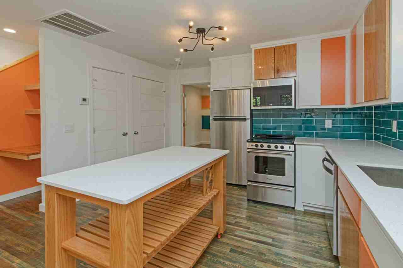 400 W Poplar St - Photo 5 of 28