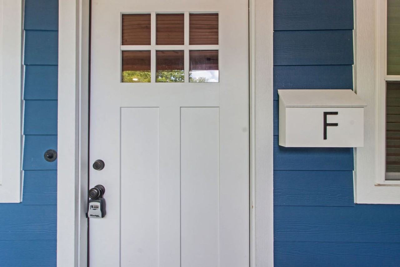 400 W Poplar St - Photo 4 of 28