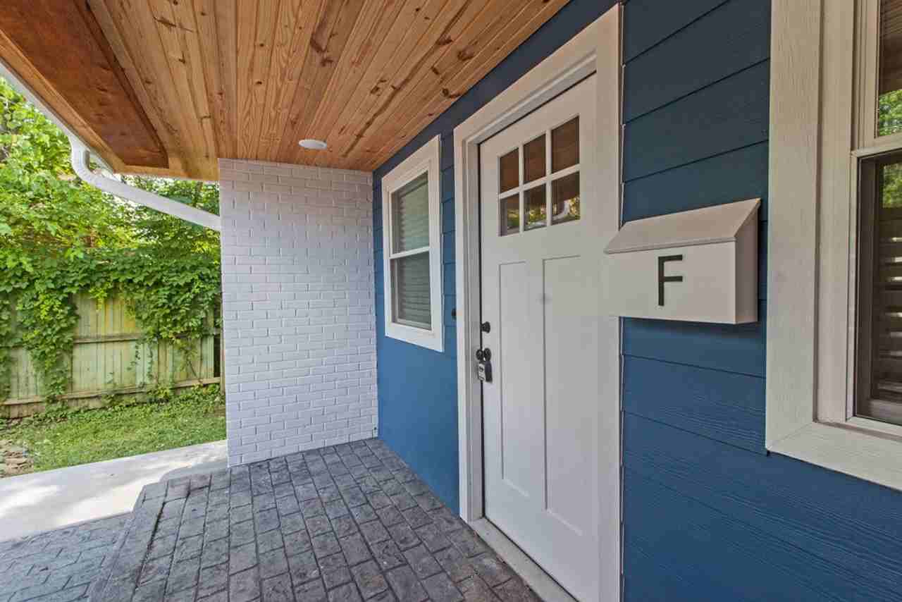 400 W Poplar St - Photo 3 of 28