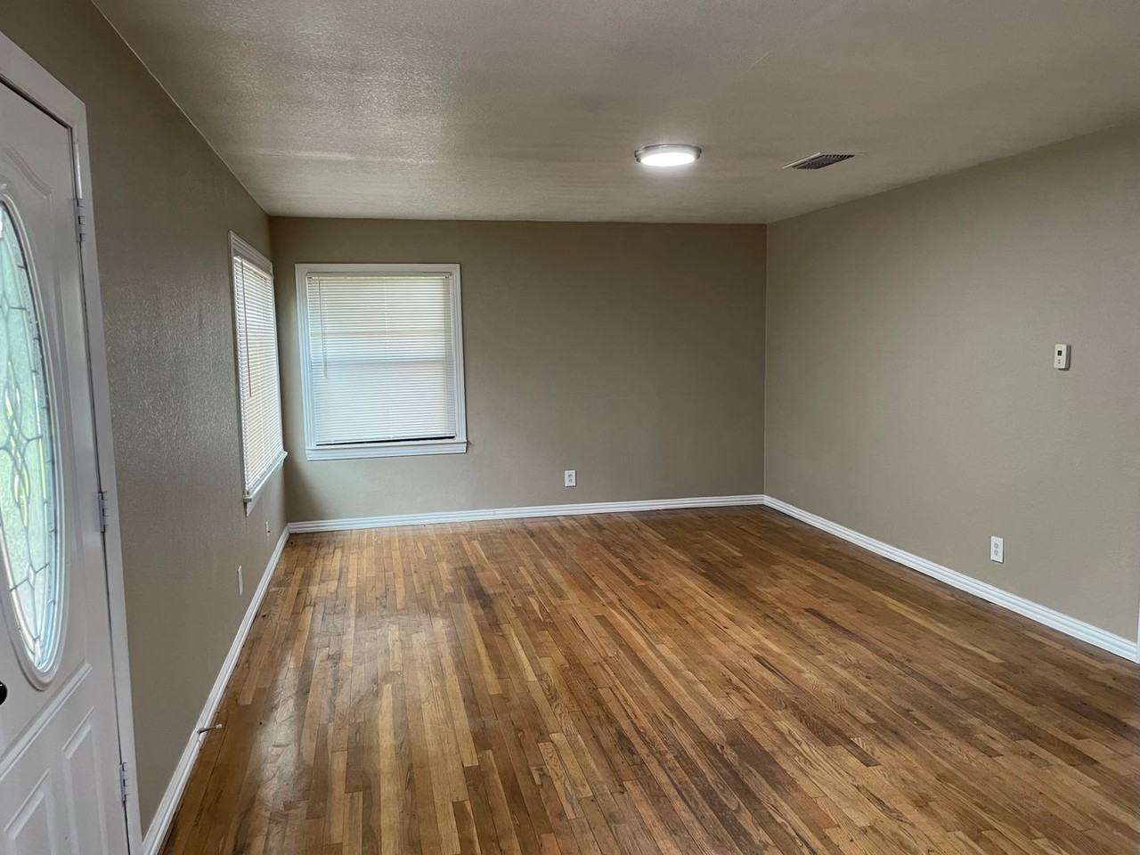 2603 33rd St - Photo 2 of 7