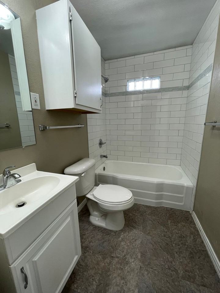 2603 33rd St - Photo 6 of 7