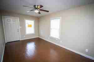 featured image of 934 Poinsettia