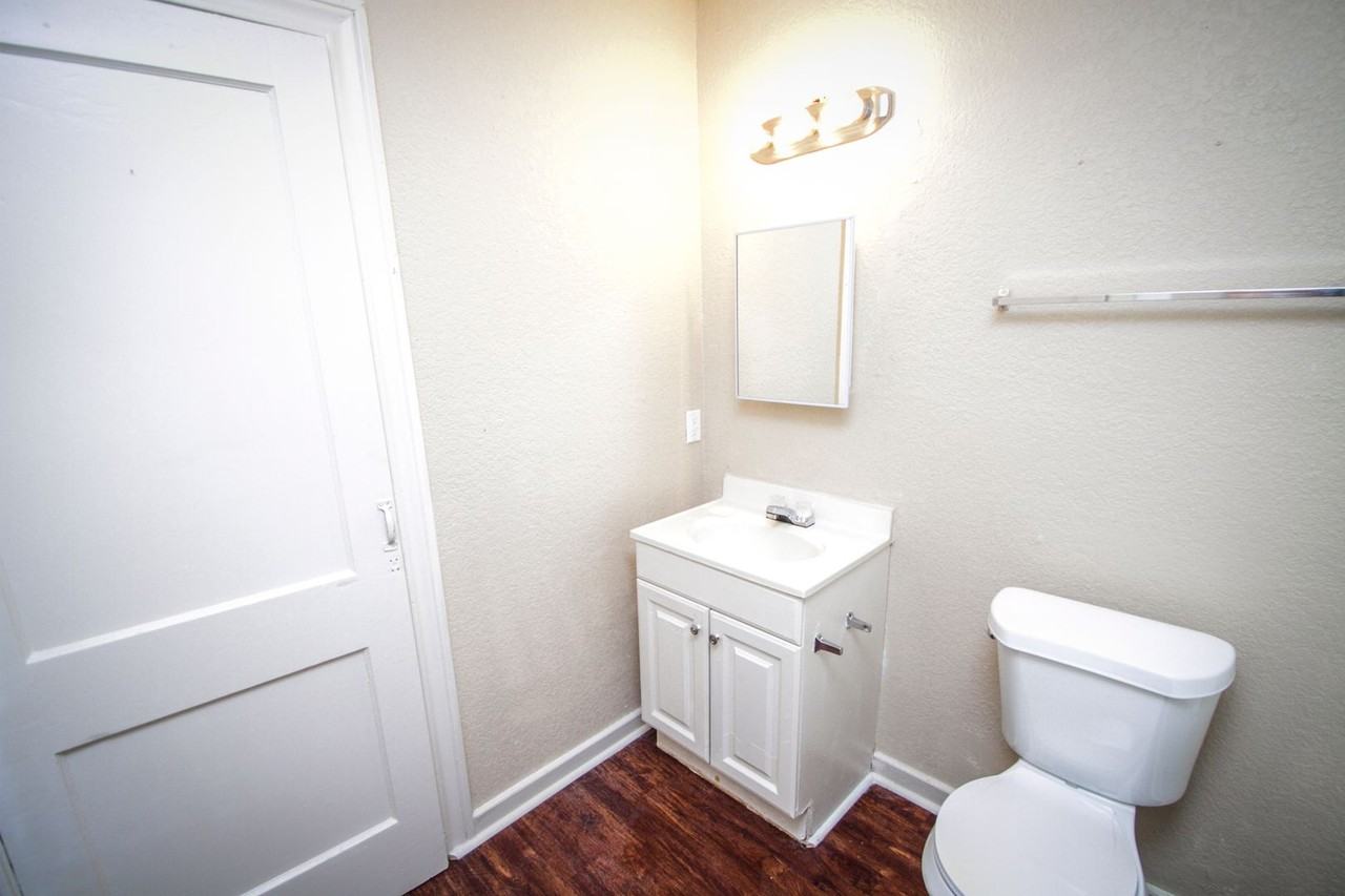 934 Poinsettia - Photo 3 of 33