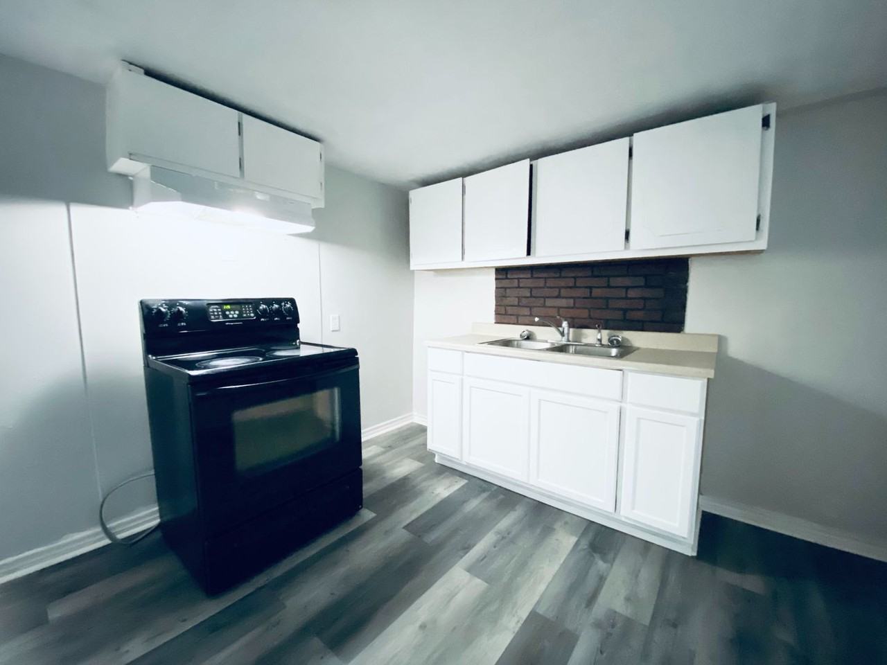 722 S Hill St - Photo 3 of 5