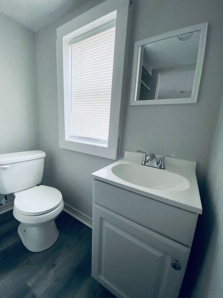 722 S Hill St - Photo 4 of 5