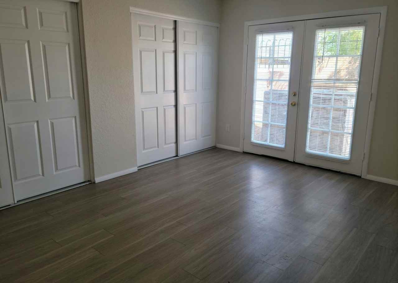 2426 W Earll Dr - Photo 4 of 11