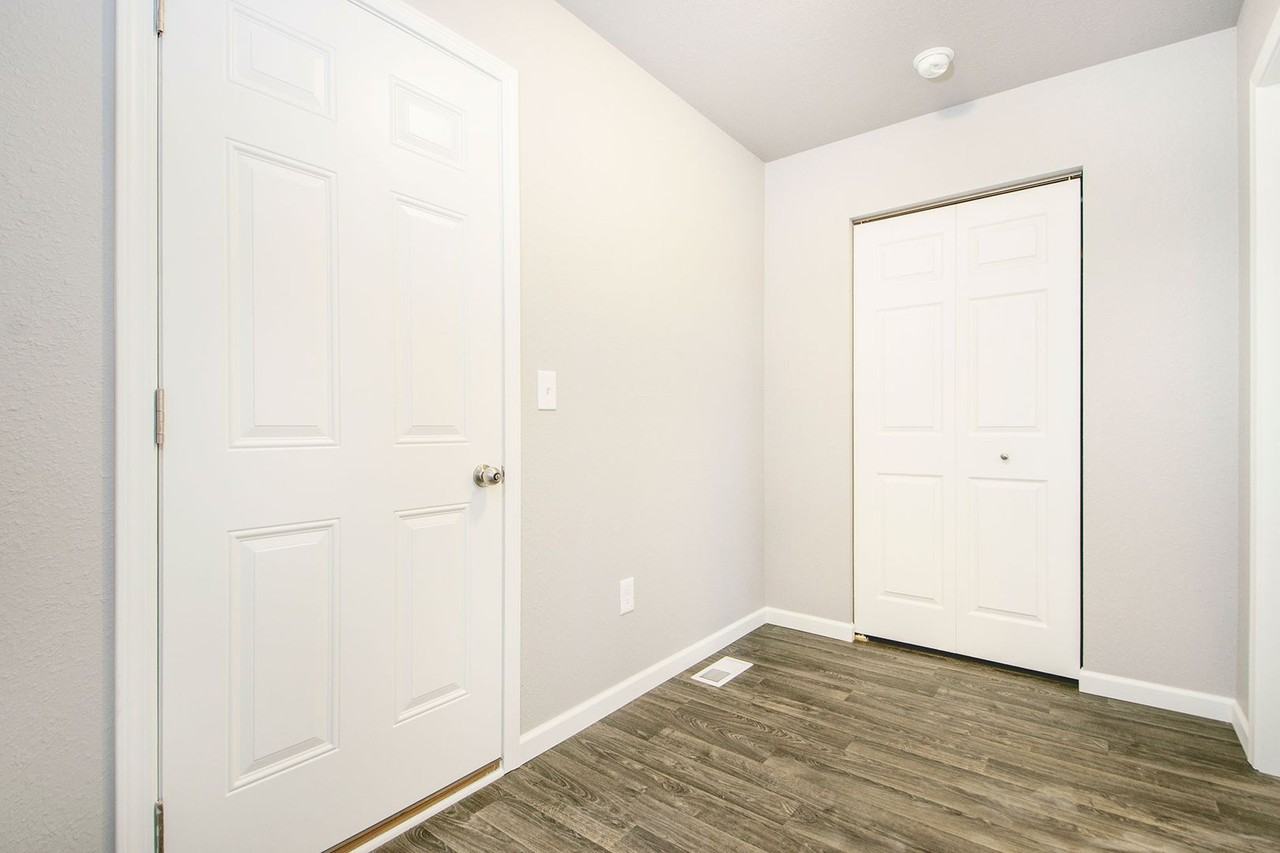305 N Harris St - Photo 4 of 26