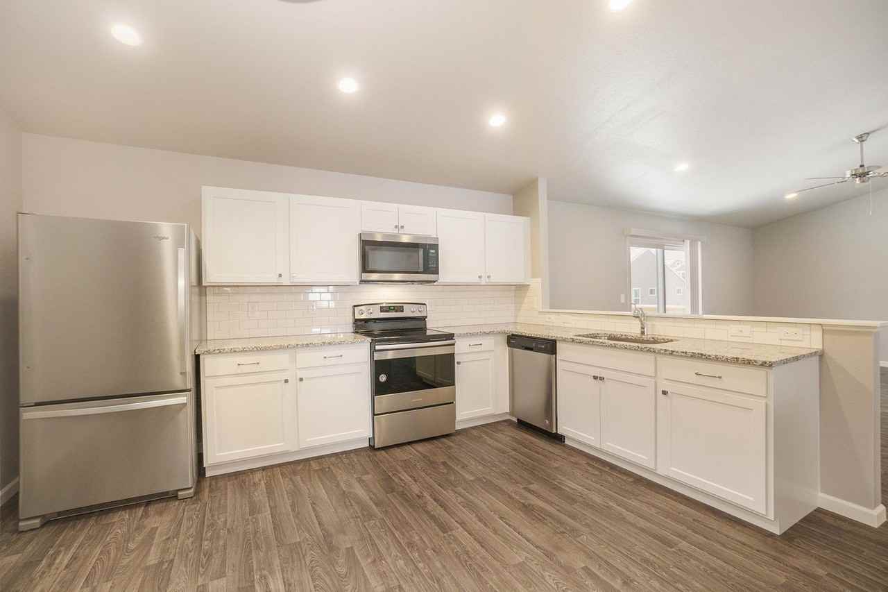 4041 Watertown St - Photo 2 of 17