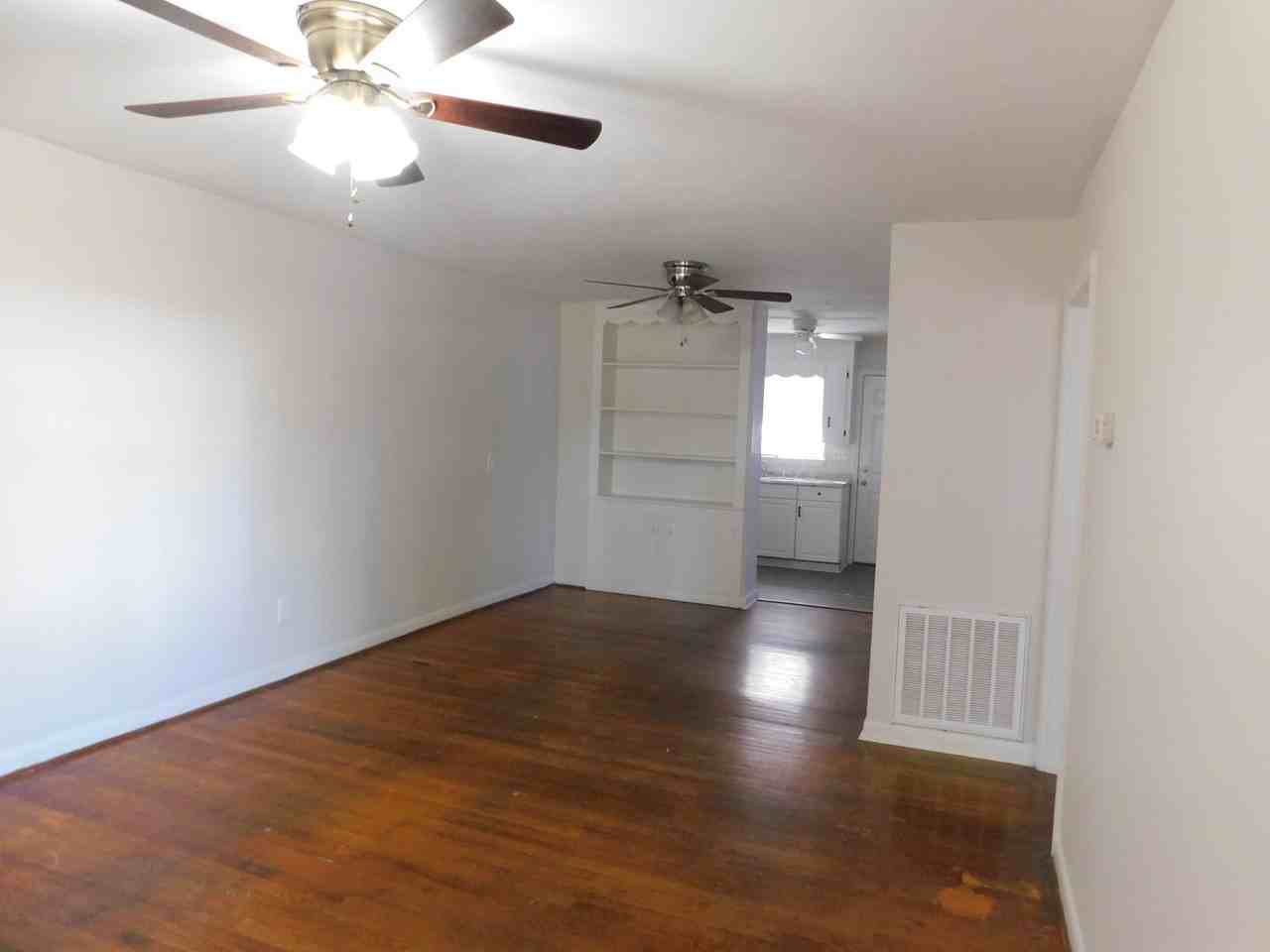 202 E Covington St - Photo 2 of 7