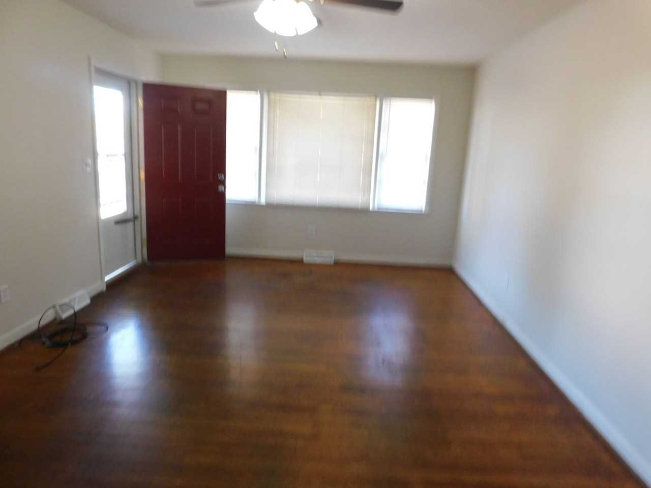 202 E Covington St - Photo 3 of 7