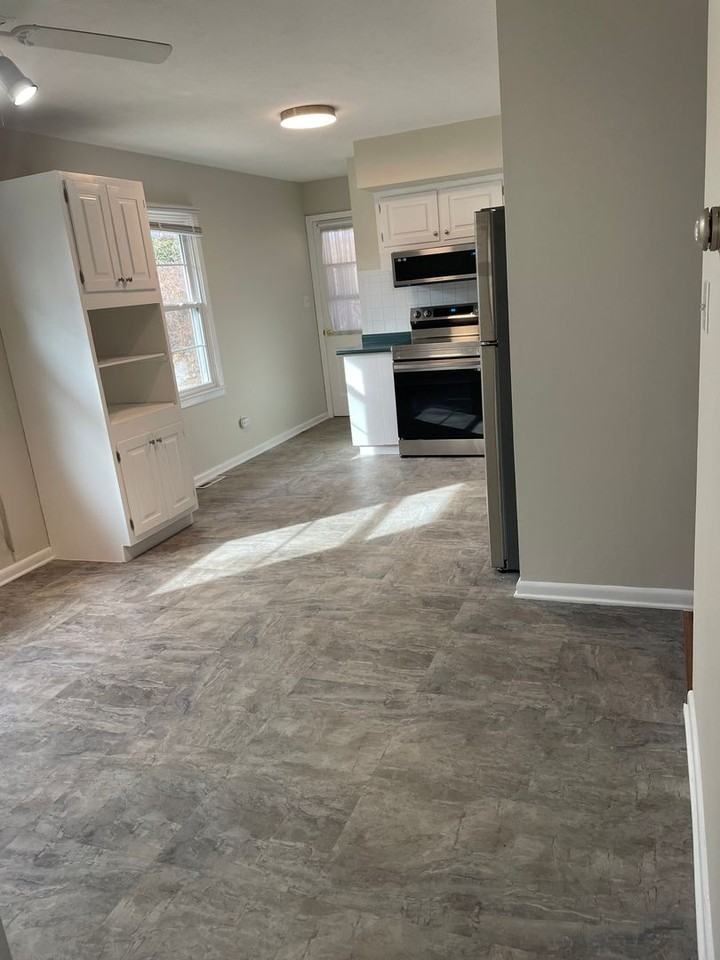 42 N Pershing Rd - Photo 3 of 10