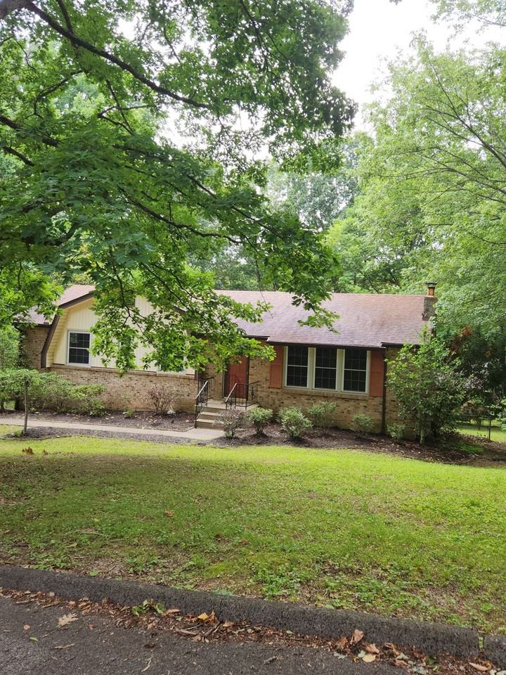 409 Broadview Dr - Photo 2 of 15