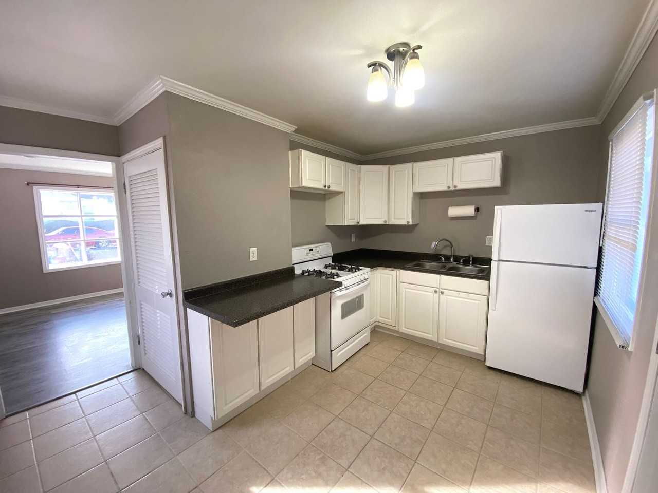 1311 W Maywood Ave - Photo 3 of 8