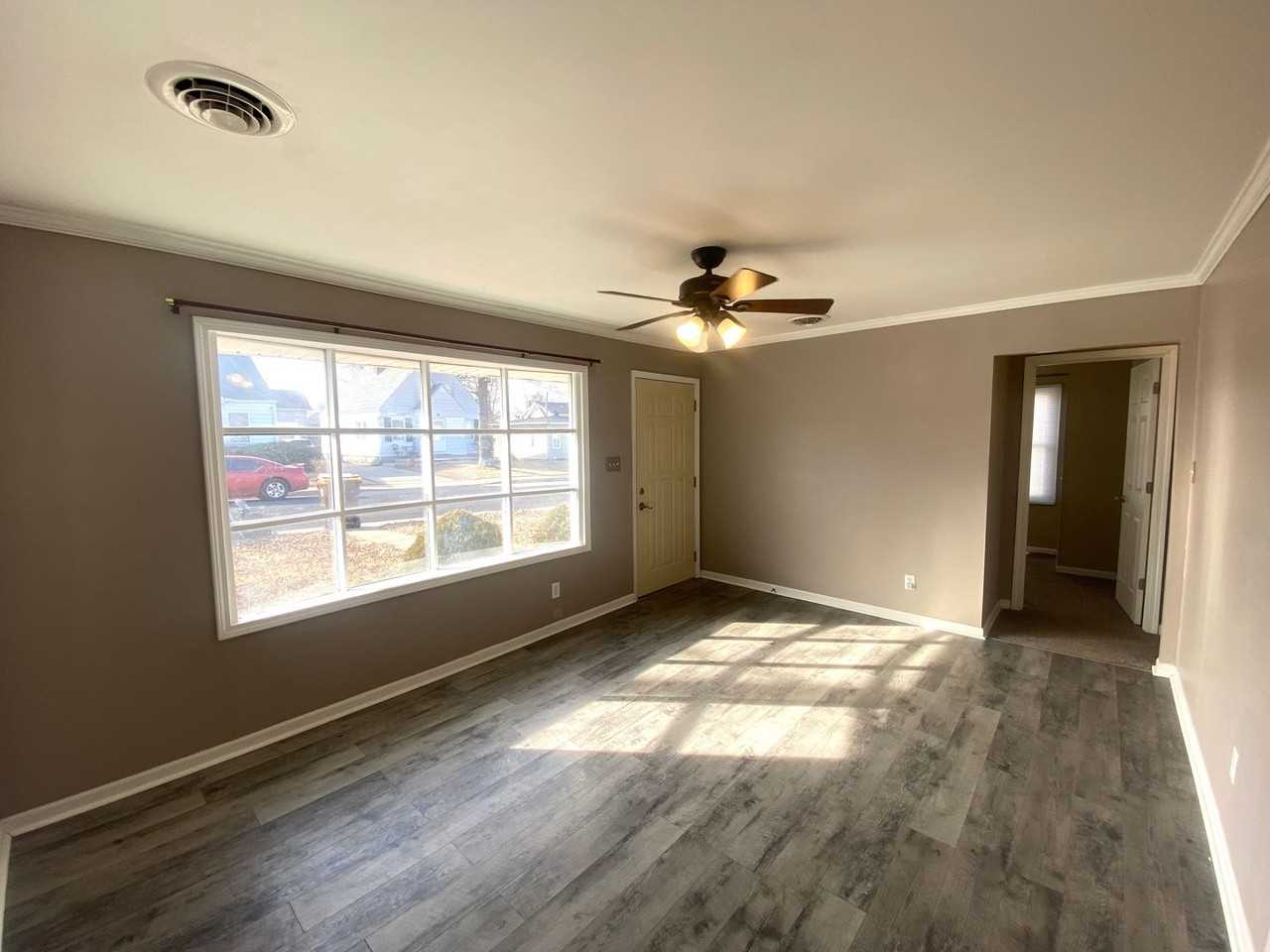 1311 W Maywood Ave - Photo 2 of 8