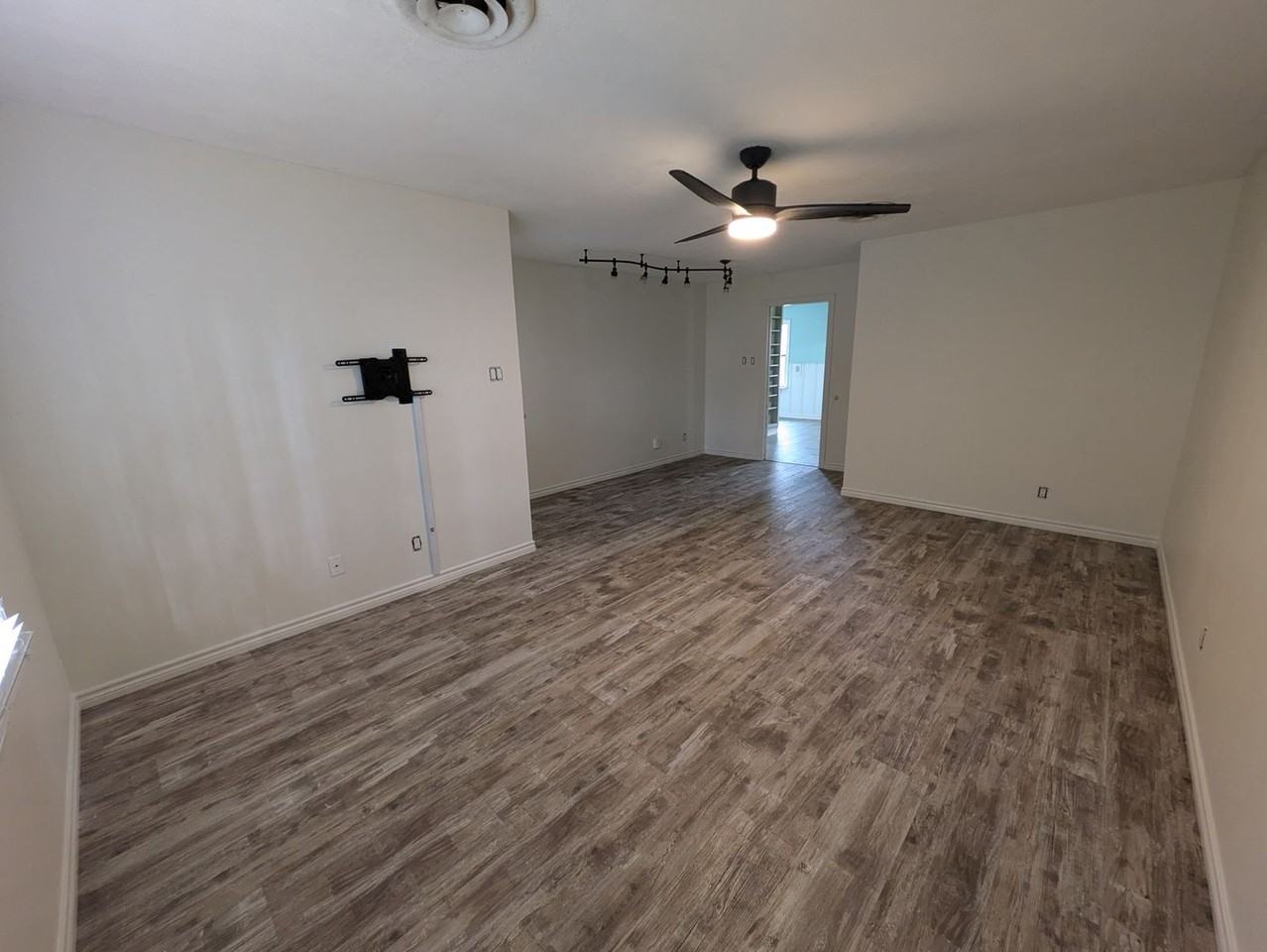 5440 Beaumont Ave - Photo 2 of 12