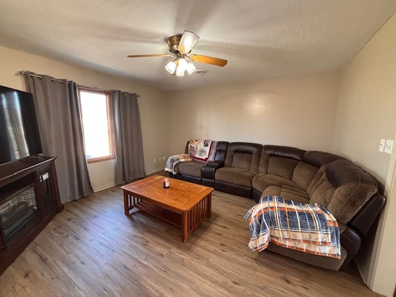 2422 Brookfield Dr - Photo 3 of 14