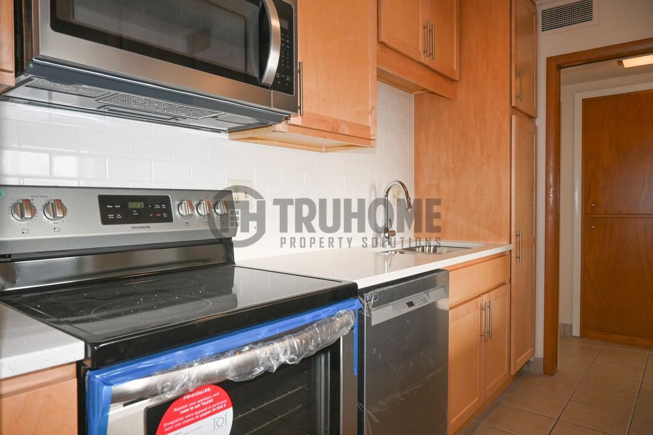 Park Towers-501 7th St. S. - Photo 2 of 37