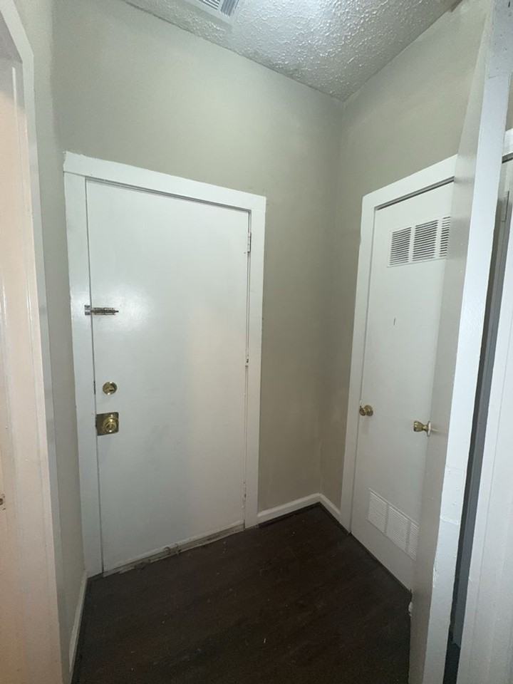 916 Lawyers Ln - Photo 5 of 6