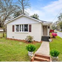 featured image of 1301 E 67th St