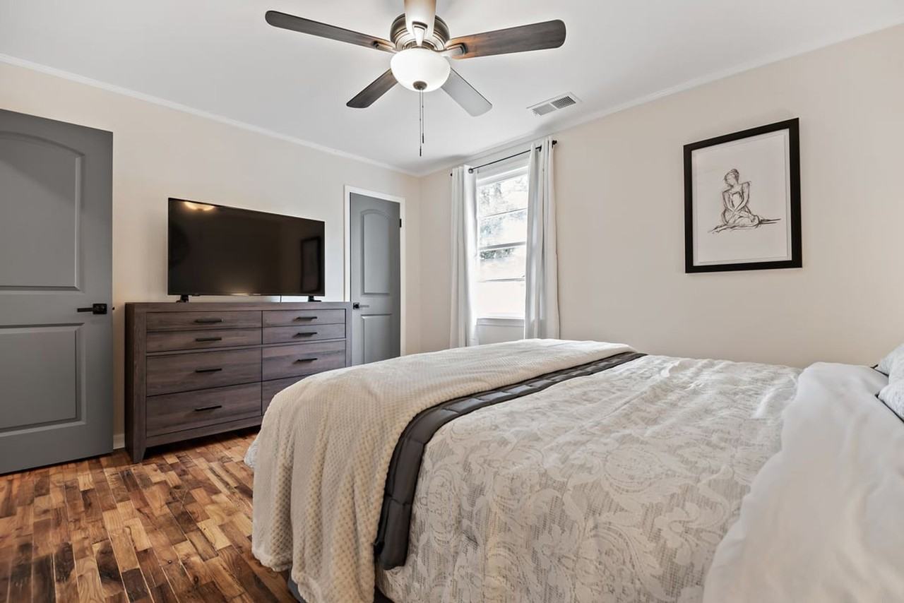 1301 E 67th St - Photo 3 of 28