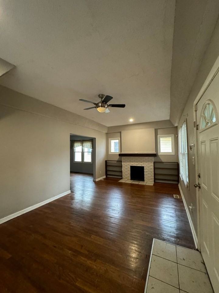 4237 E 62nd St - Photo 2 of 28