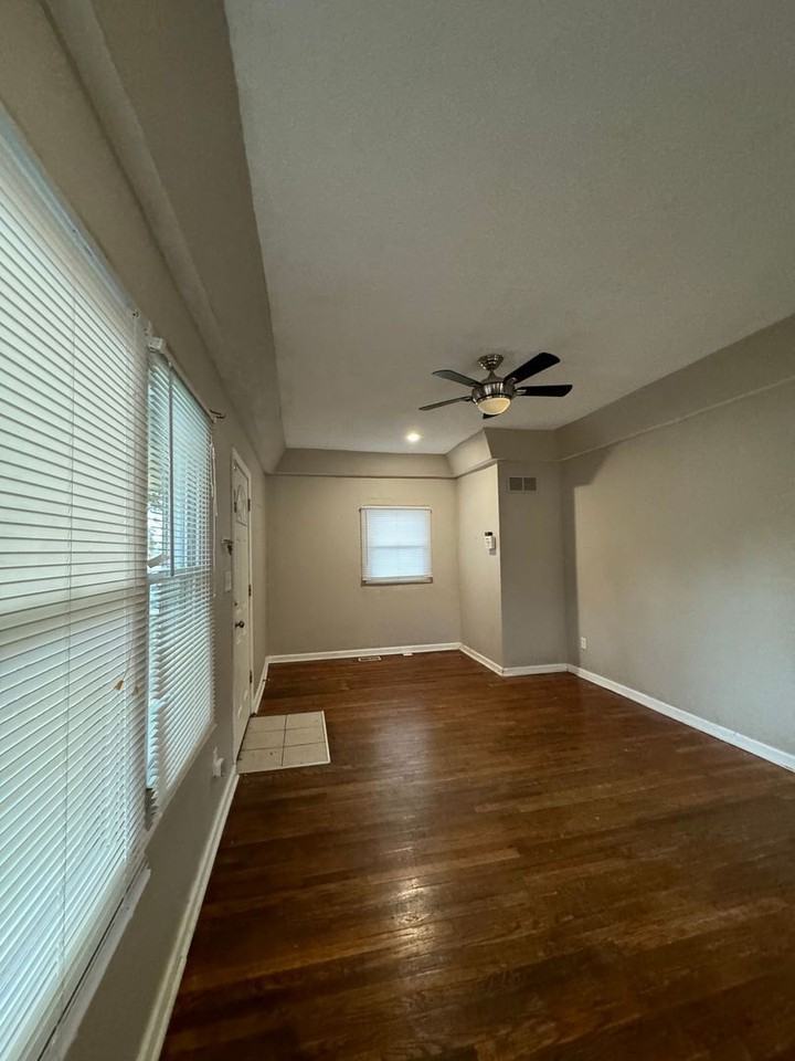 4237 E 62nd St - Photo 4 of 28