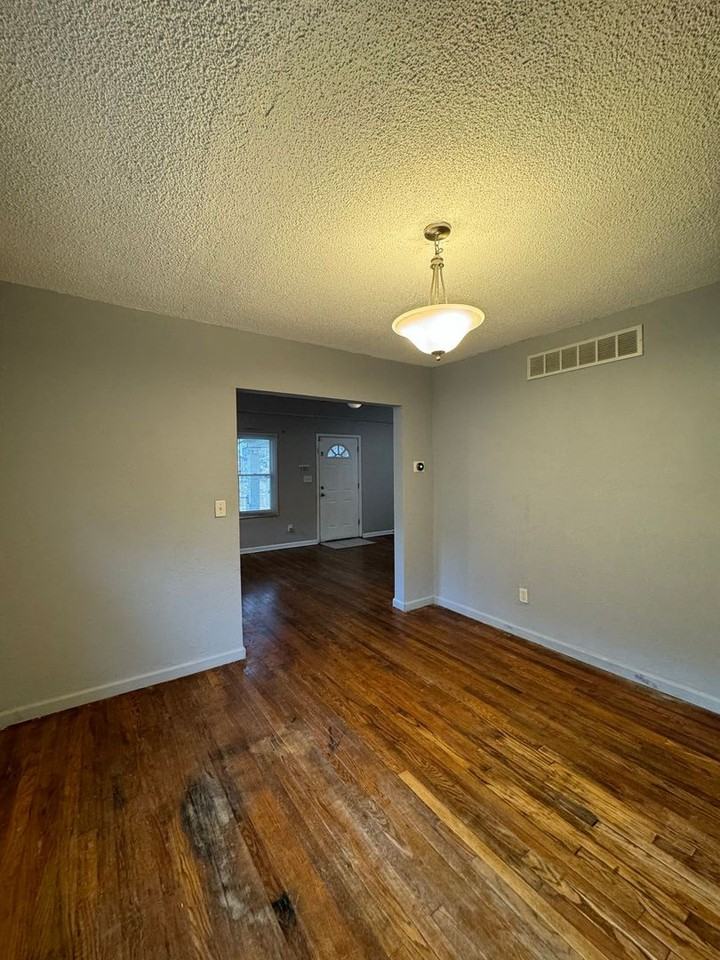 4237 E 62nd St - Photo 6 of 28