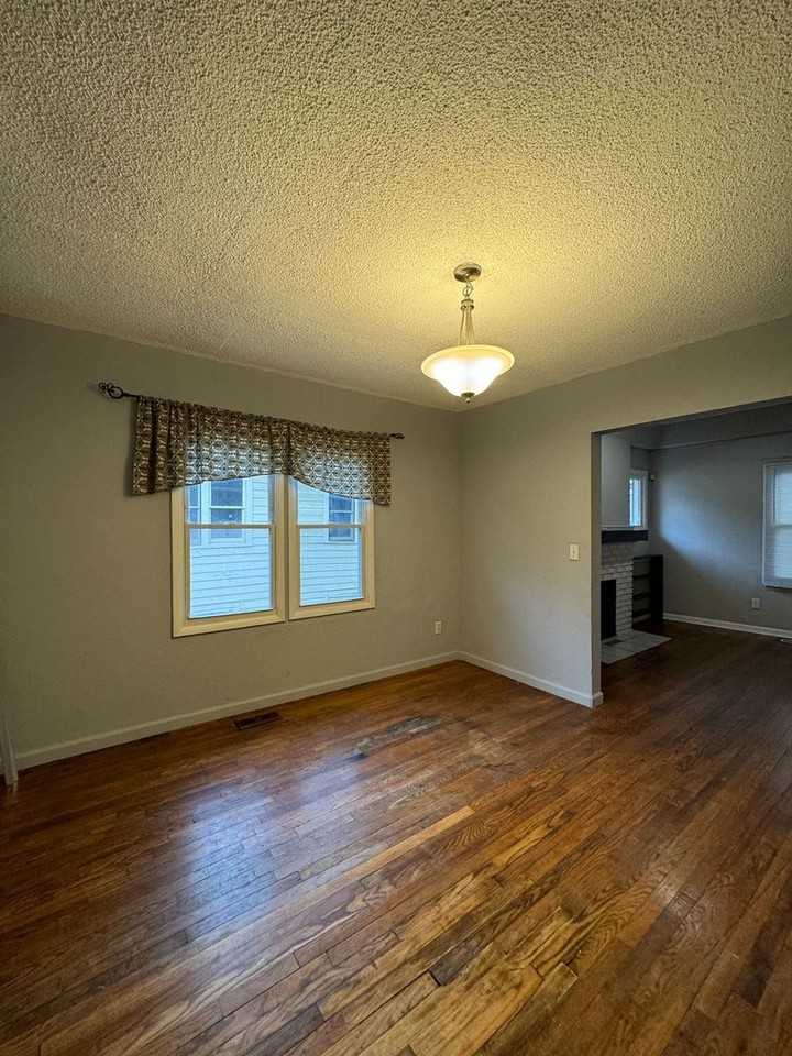 4237 E 62nd St - Photo 7 of 28