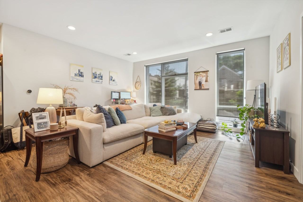 1045 W Cornelia - Photo 5 of 25