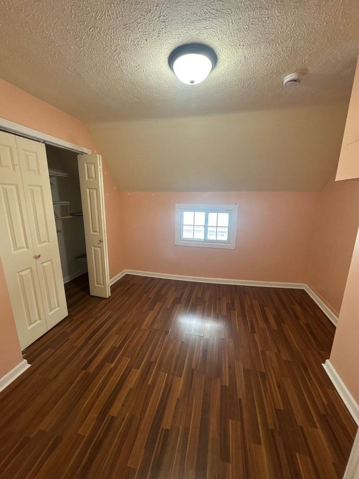 1251 Lafayette Ave Ne - Photo 3 of 11
