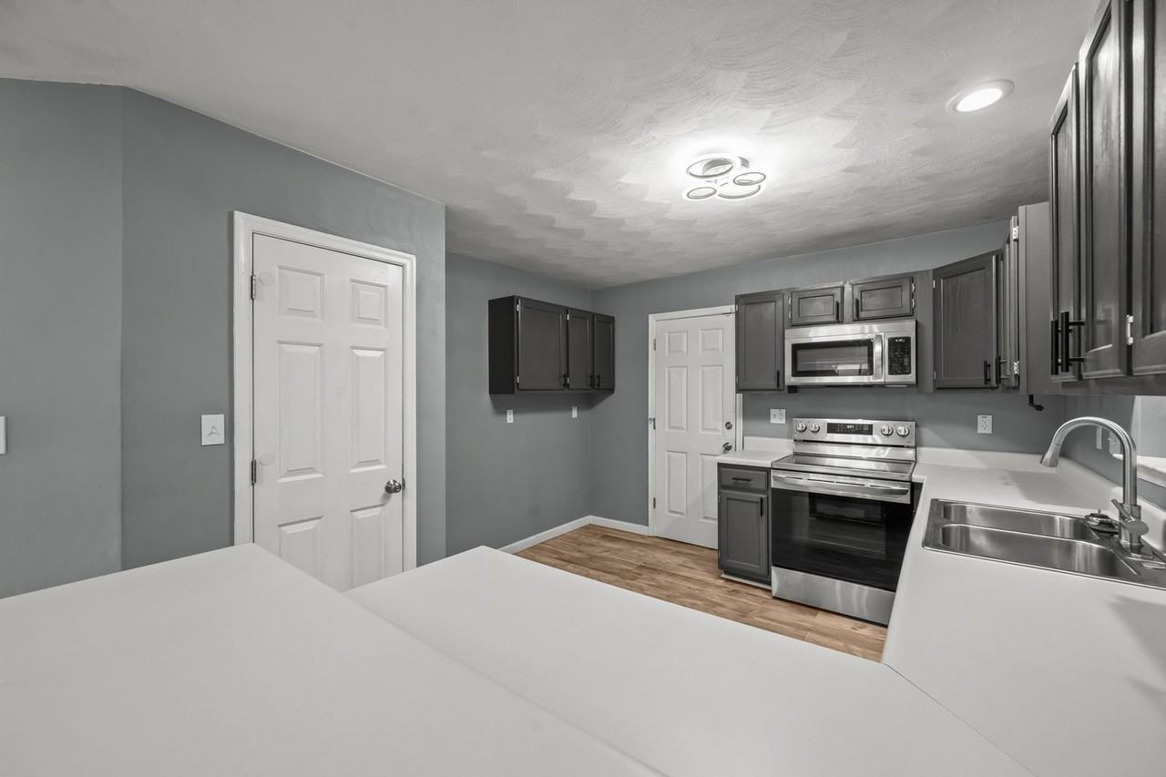 1012 Joyce St - Photo 3 of 33