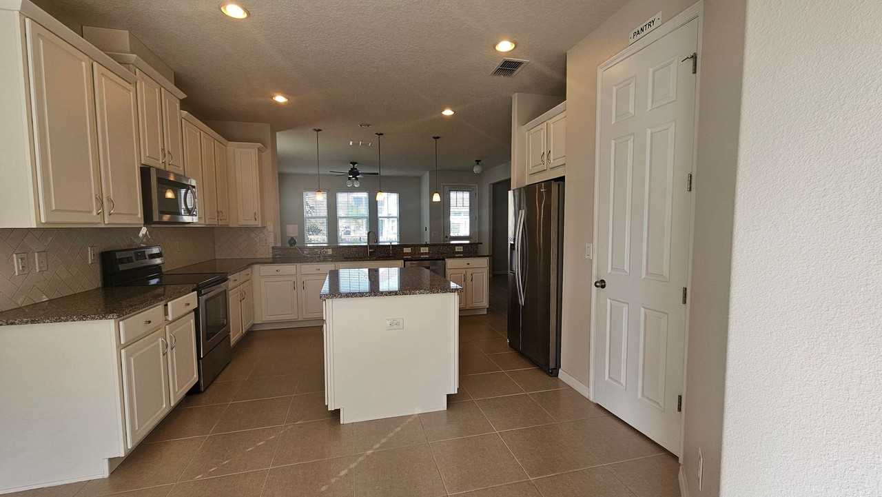 2623 Palisade Blvd - Photo 6 of 23