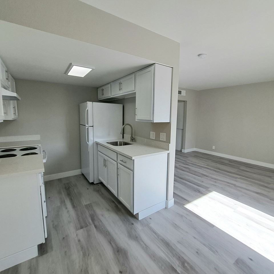 2556 South Van Patten Street - Photo 3 of 22