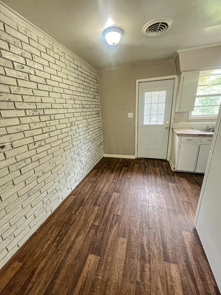 410 West Tennis Street - Photo 2 of 10