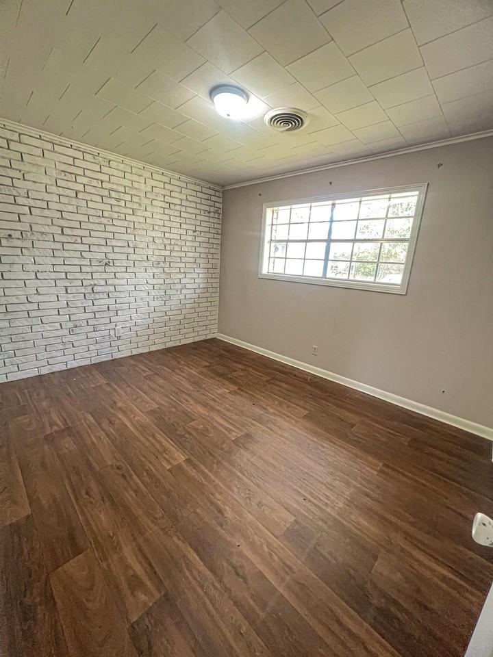 410 West Tennis Street - Photo 3 of 10