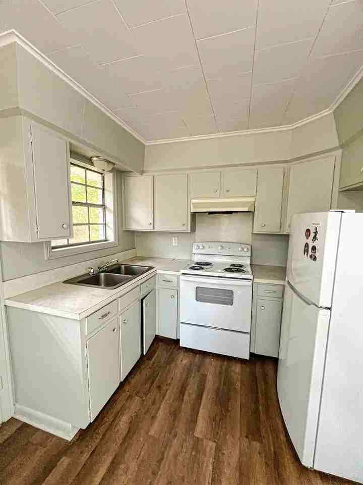 410 West Tennis Street - Photo 5 of 10