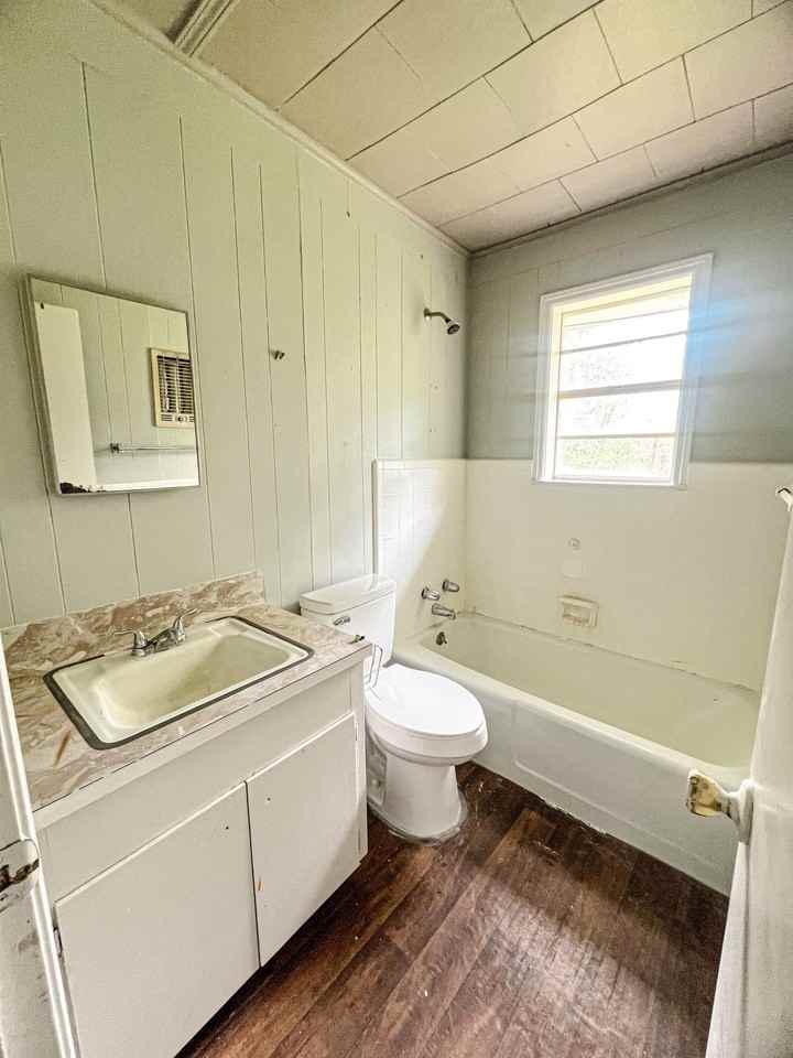 410 West Tennis Street - Photo 6 of 10