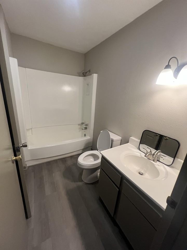 1704 1/2 Anderson - Photo 2 of 18