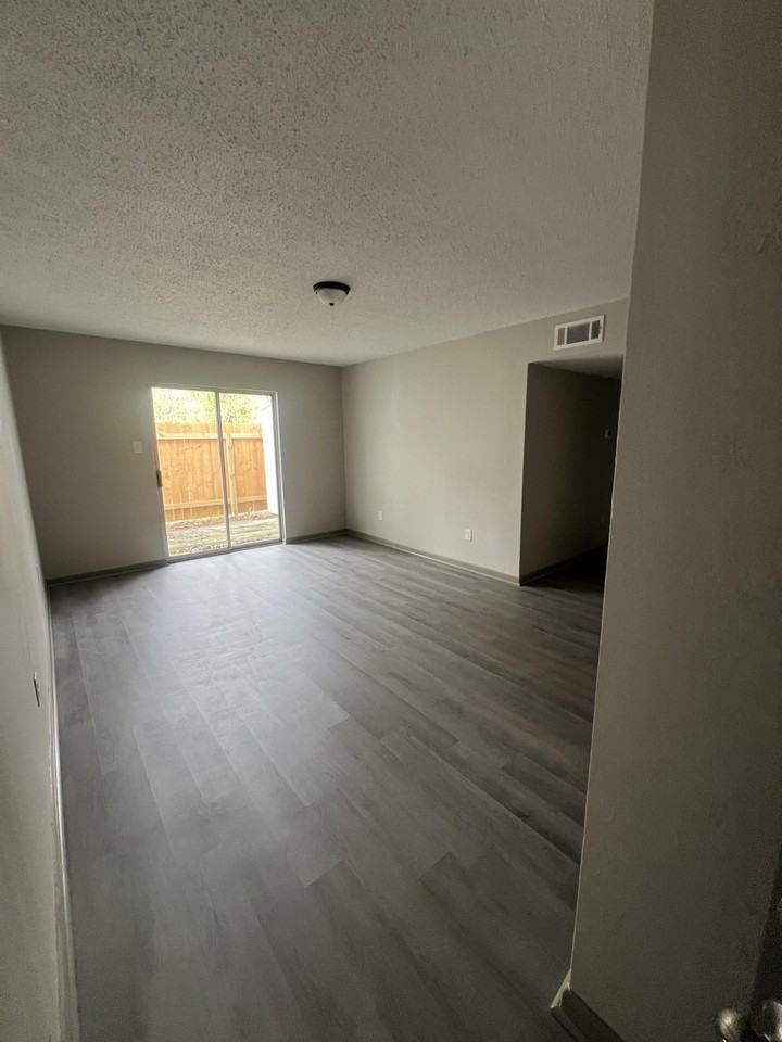 1704 1/2 Anderson - Photo 2 of 34