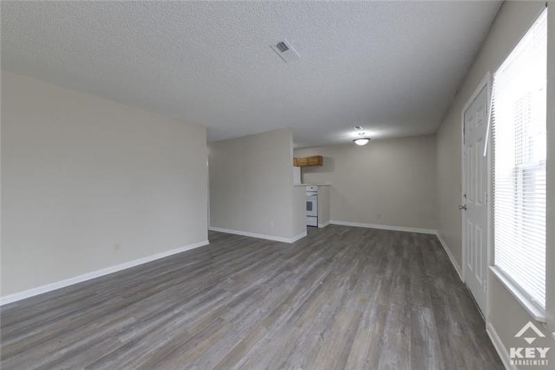 818 W Mentor St - Photo 2 of 16