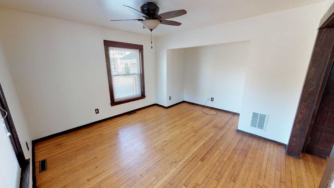 225 N Blair St - Photo 4 of 24